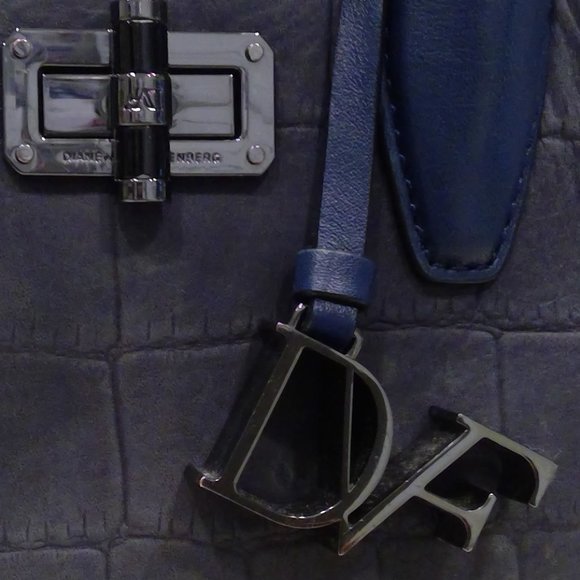 Handbag - Picture 4 of 10